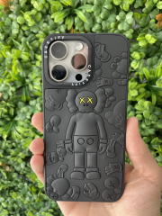 15 Pro Max Siyah Kabartmalı Kılıf
