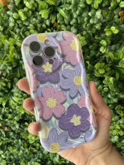 15 Pro Max Papatya Desenli Mor Kılıf