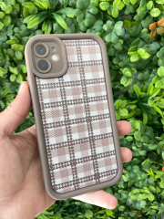 iPhone 11 Yumuşak Kamera Korumalı Kahverengi Desenli Kılıf