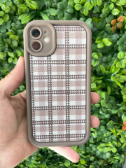 iPhone 11 Yumuşak Kamera Korumalı Kahverengi Desenli Kılıf