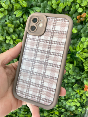 iPhone 11 Yumuşak Kamera Korumalı Kahverengi Desenli Kılıf