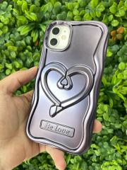 iPhone 11 Yanları Yumuşak Kalp Desenli Standlı Kılıf MOR RENK