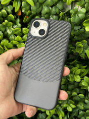 iPhone 13-14 Uyumlu Siyah Sert Kılıf Arkası Yarı Karbon Desen Şık Duruşlu