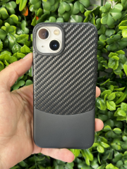 iPhone 13-14 Uyumlu Siyah Sert Kılıf Arkası Yarı Karbon Desen Şık Duruşlu