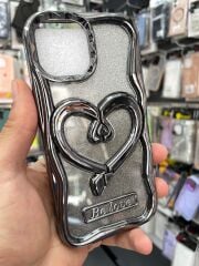 Apple iPhone 13-14 Uyumlu Kalp Desenli Stand Olabilen Tutamaçlı Kılıf