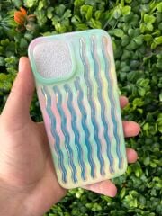 Apple iPhone 13 - 14 Uyumlu Dalgalı Renkli Kabartmalı Transparan Kılıf