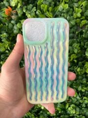 Apple iPhone 13 - 14 Uyumlu Dalgalı Renkli Kabartmalı Transparan Kılıf