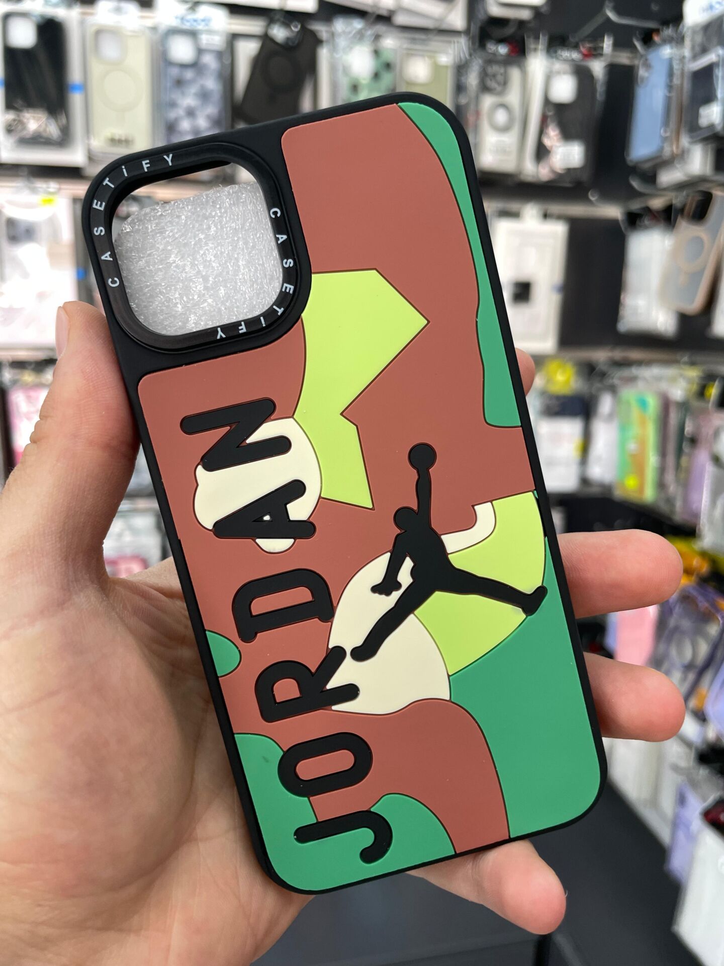 iPhone 13 - 14 Uyumlu 3D Kabartmalı Jordan Kılıf