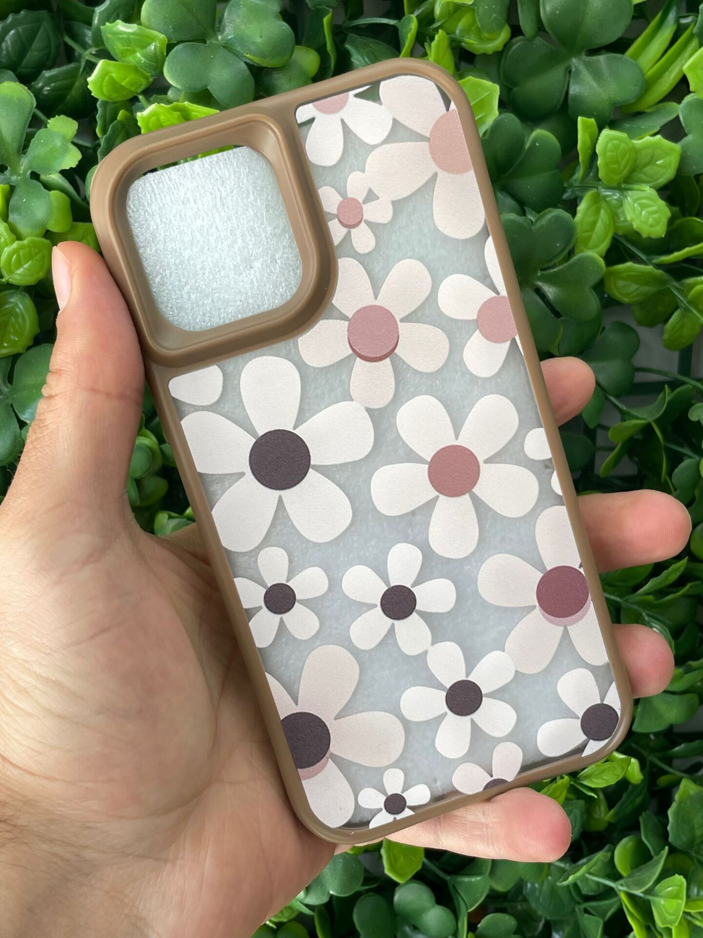 iPhone 12 - 12 Pro Uyumlu Papatya Desenli Kılıf Kahverengi