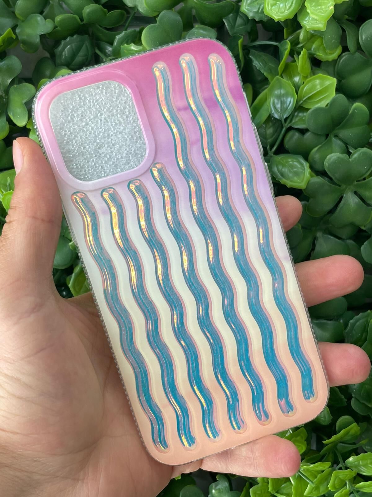 Apple iPhone 12- 12 Pro Uyumlu Dalgalı Renkli Kabartmalı Transparan Kılıf