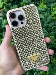 iPhone 16 Pro Taşlı  Çöl Titanyum Rengiyle Birebir Uyumlu Yanları Slikon Gold Renk Taşlı Kılıf