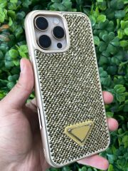 iPhone 16 Pro Taşlı  Çöl Titanyum Rengiyle Birebir Uyumlu Yanları Slikon Gold Renk Taşlı Kılıf