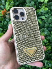 iPhone 16 Pro Taşlı  Çöl Titanyum Rengiyle Birebir Uyumlu Yanları Slikon Gold Renk Taşlı Kılıf