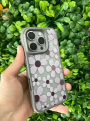 iPhone 16 Pro Uyumlu Papatya Desenli Gri Kılıf Kenar ve Kamera Korumalı