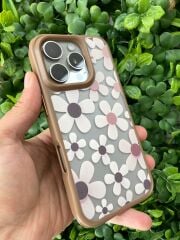iPhone 16 Pro Uyumlu Papatya Desenli Çöl Titanyum Rengiyle Birebir Uyumlu Kılıf