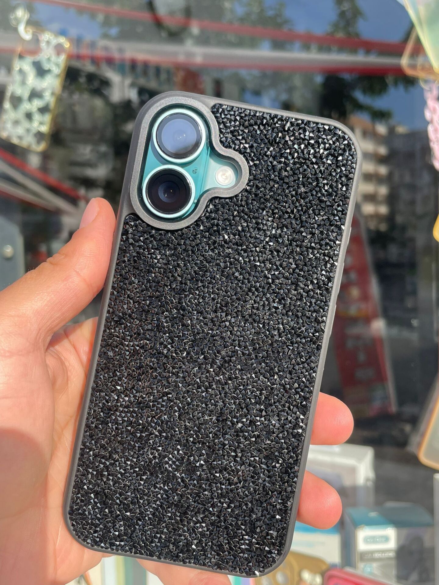 iPhone 16 Uyumlu Siyah Renk Taşlı Kılıf Kamera Korumalı Yanları Slikon