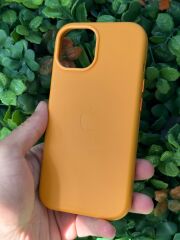 iPhone 15 Uyumlu Deri Lansman Logolu Kılıf Turuncu Renk