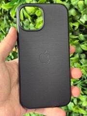 iPhone 15 Uyumlu Siyah Renk Lansman Deri Görünüm Logolu Kılıf İçi Süet