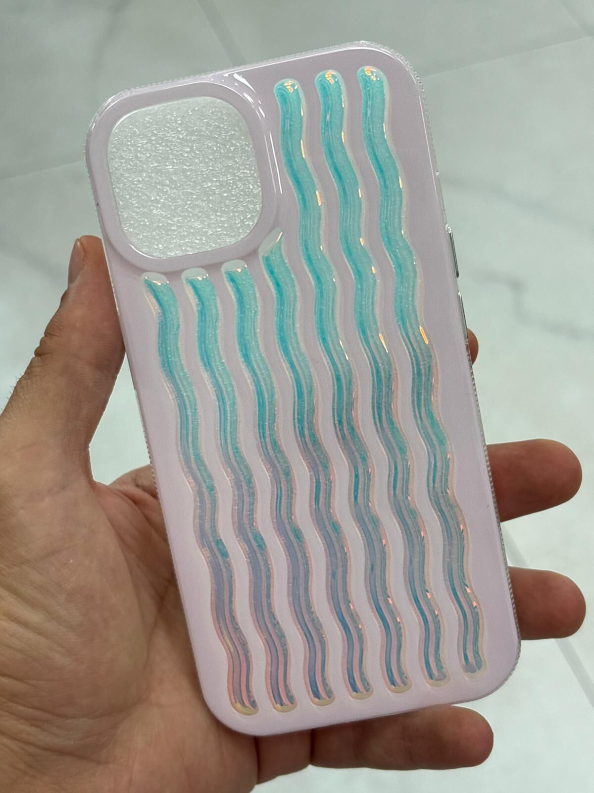 Apple iPhone15 Uyumlu Dalgalı Renkli Kabartmalı Transparan Kılıf mor