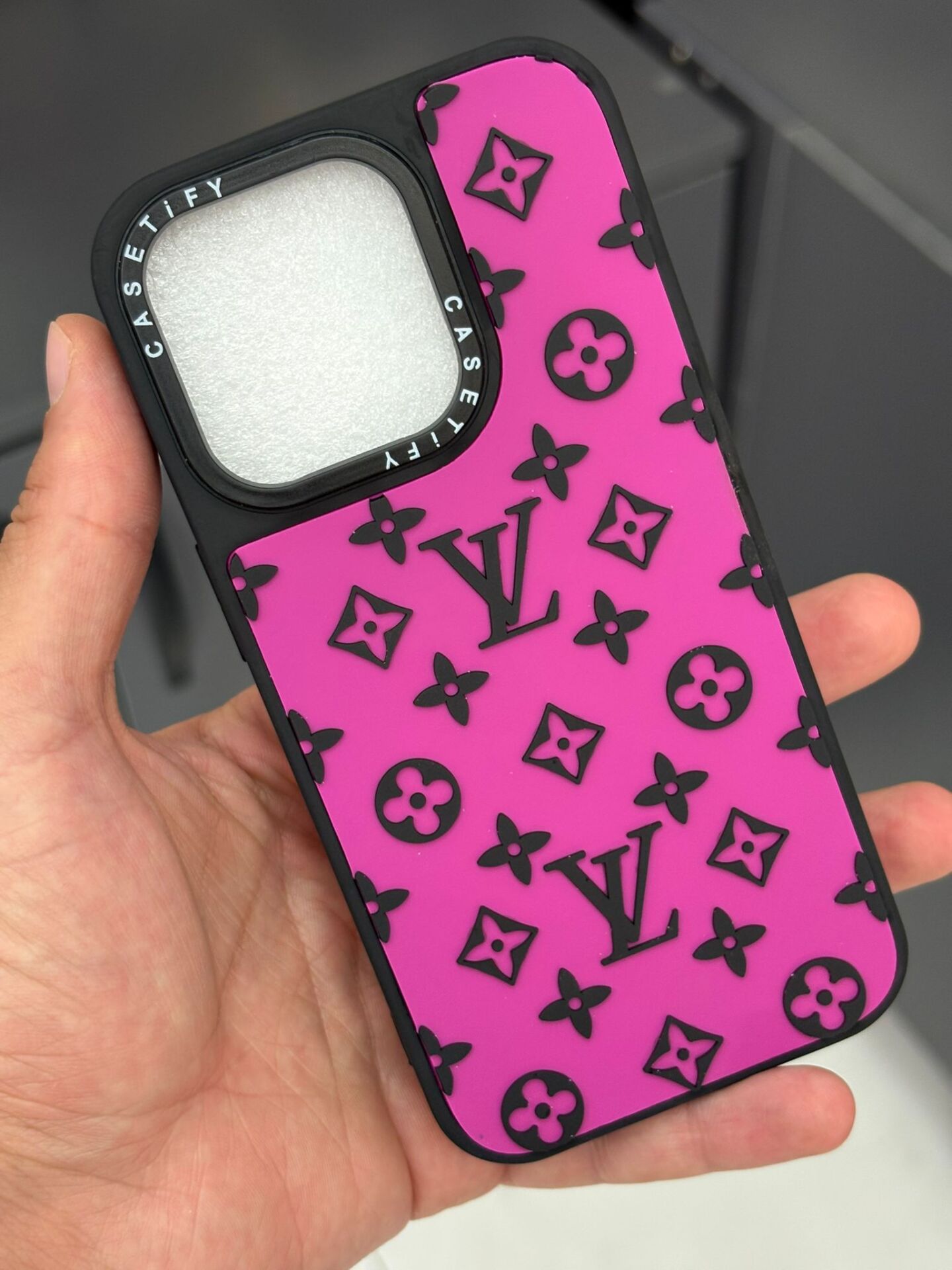 Apple iPhone 15 Pro Uyumlu VL Yazılı Mor 3D Baskılı Kılıf
