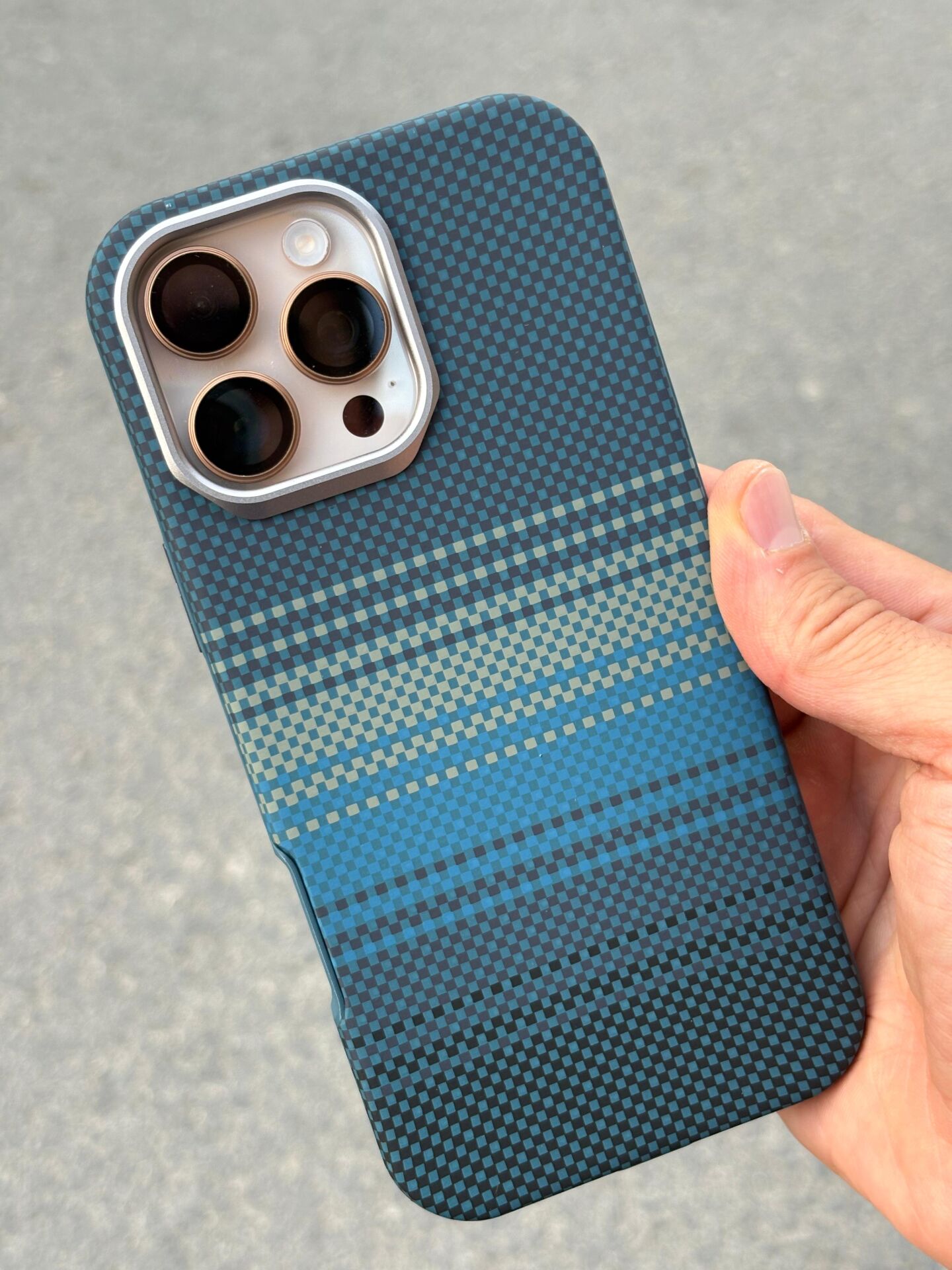 iPhone 16 Pro Max Karbon Desenli Kılıf – Mavi Siyah, Ultra Koruma