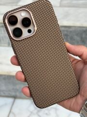 iPhone 16 Pro Max Karbon Desenli Kılıf – Çöl Rengine Uyumlu, Ultra Koruma Magsafe
