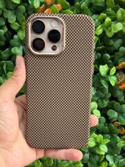 iPhone 16 Pro Max Karbon Desenli Kılıf – Çöl Rengine Uyumlu, Ultra Koruma Magsafe