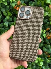 iPhone 16 Pro Max Karbon Desenli Kılıf – Çöl Rengine Uyumlu, Ultra Koruma Magsafe