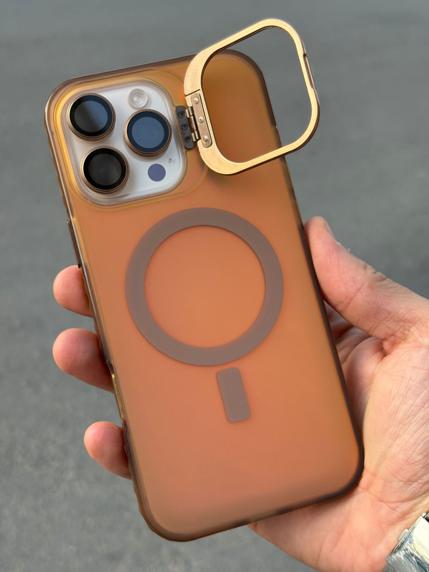 iPhone 16 Pro Max Kılıf – Magsafe Destekli, Standlı, Mika Arka, Çöl Rengine Uyumlu