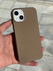 iPhone 13 ve 14 Magsafe Karbon Kılıf – Kahverengi, Şık ve Dayanıklı Tasarım