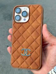 iPhone 16 Pro Max Uyumlu CC Kılıf – Süet İç Kaplama, Kadifemsi Arka Yüzey Kahverengi