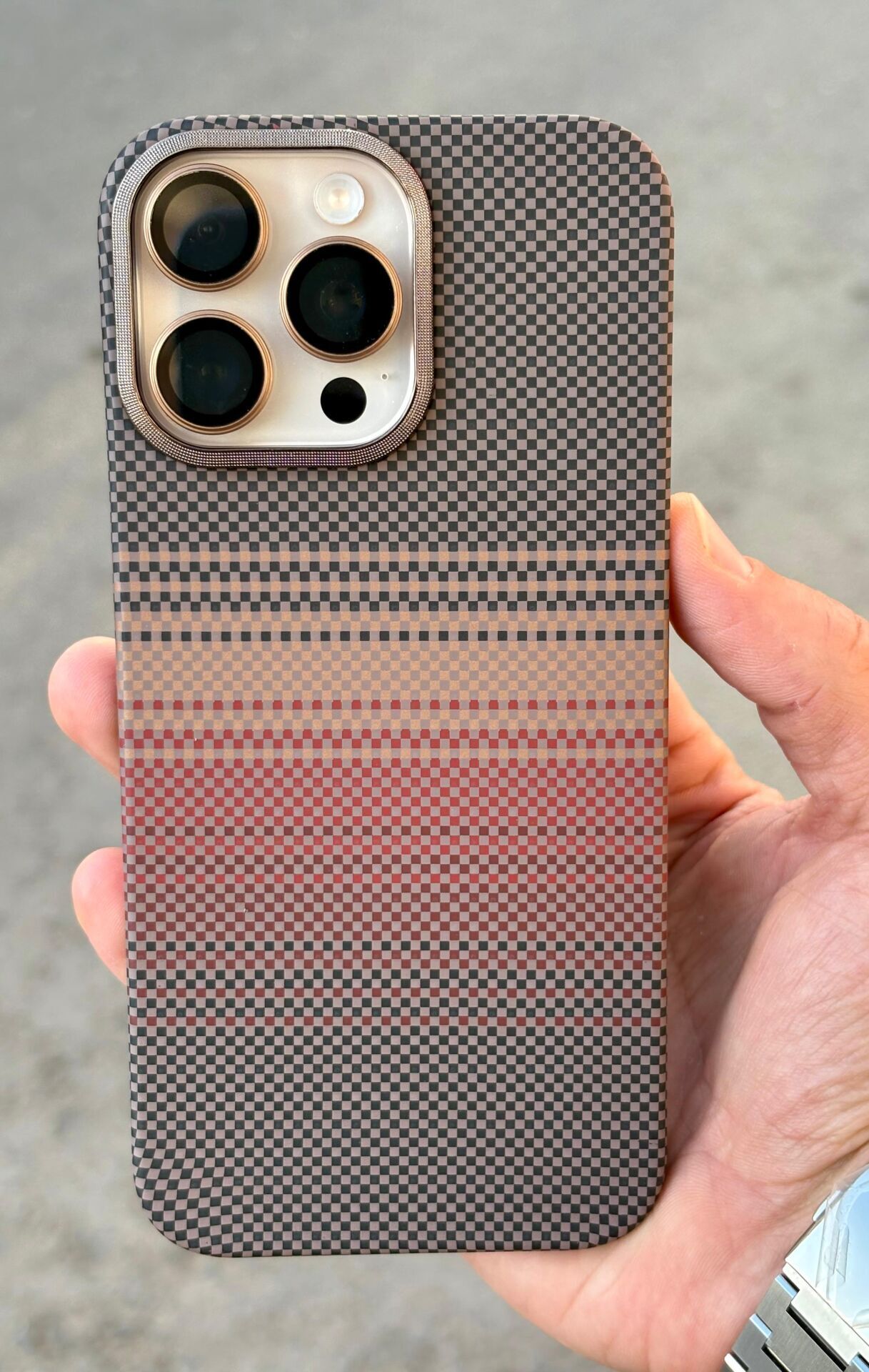 iPhone 15 Pro Max Karbon Magsafe Kılıf – Şık ve Darbeye Dayanıklı